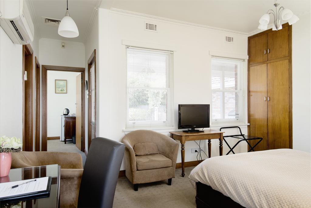 Riverside Trevallyn House B & B מראה חיצוני תמונה
