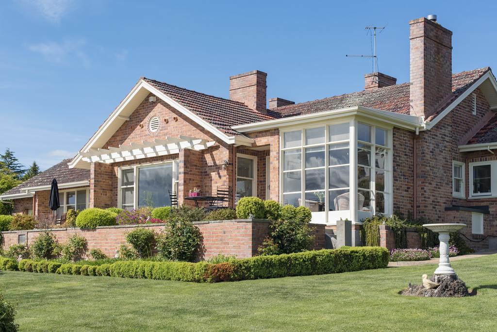 Riverside Trevallyn House B & B מראה חיצוני תמונה