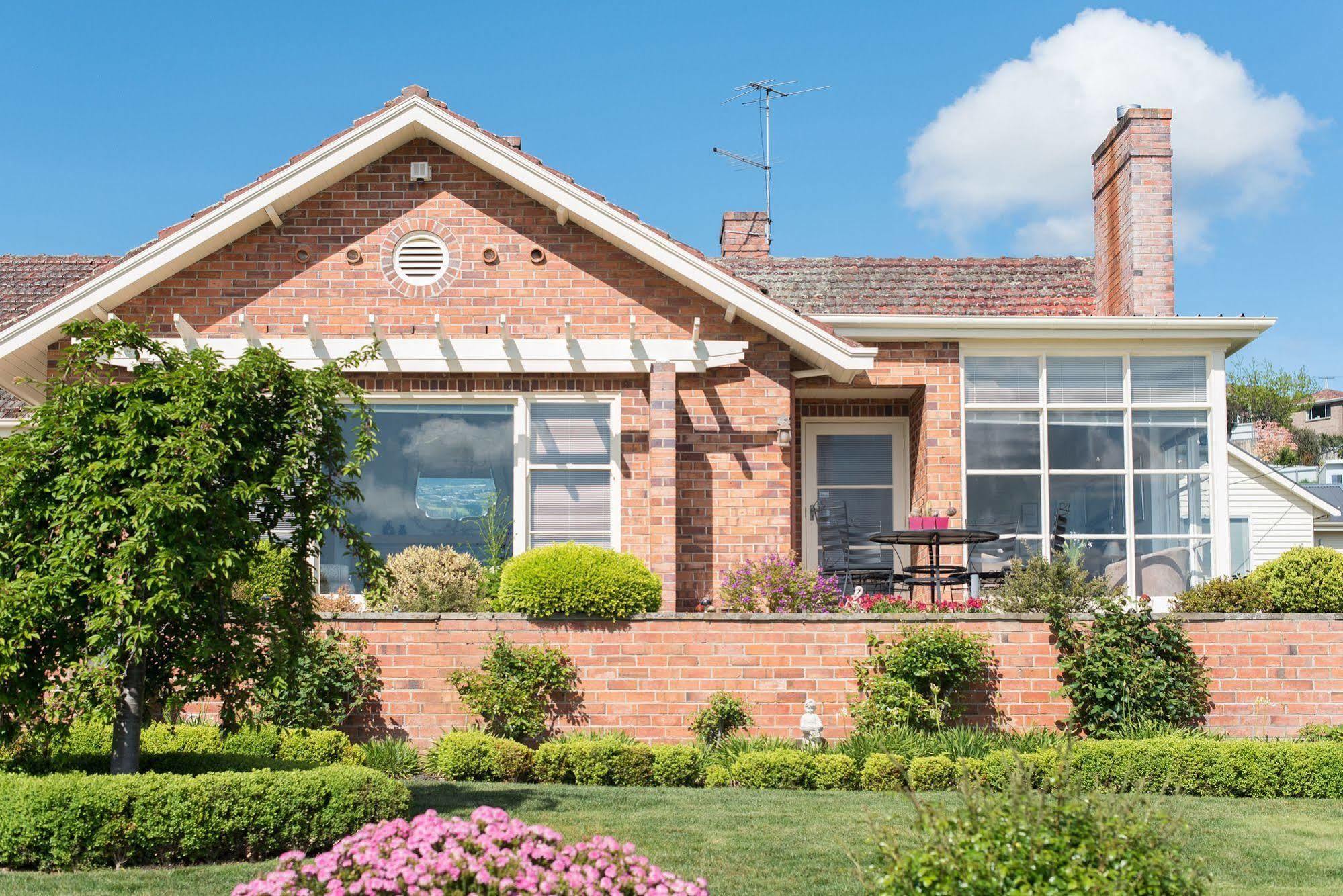 Riverside Trevallyn House B & B מראה חיצוני תמונה