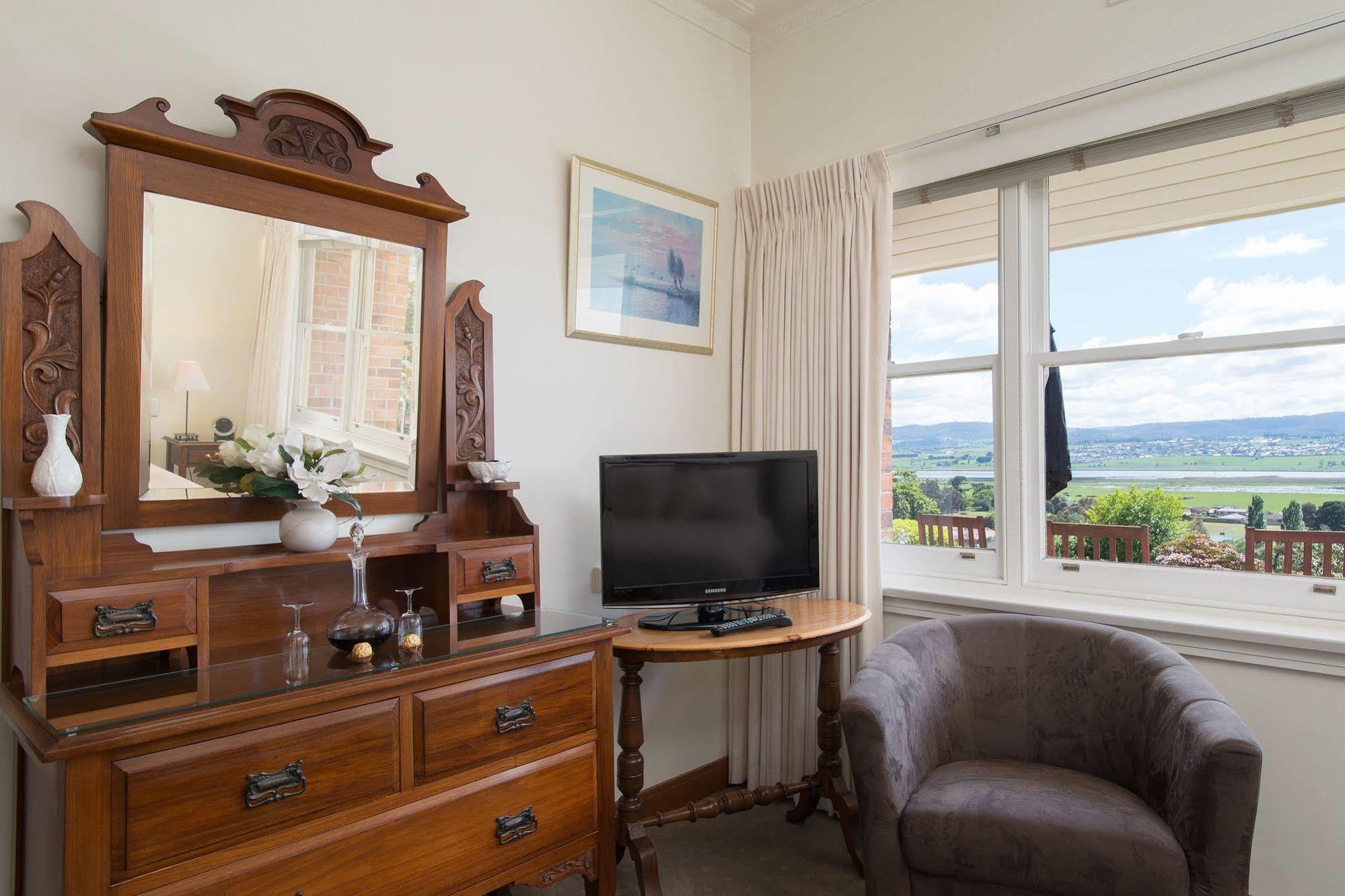 Riverside Trevallyn House B & B מראה חיצוני תמונה