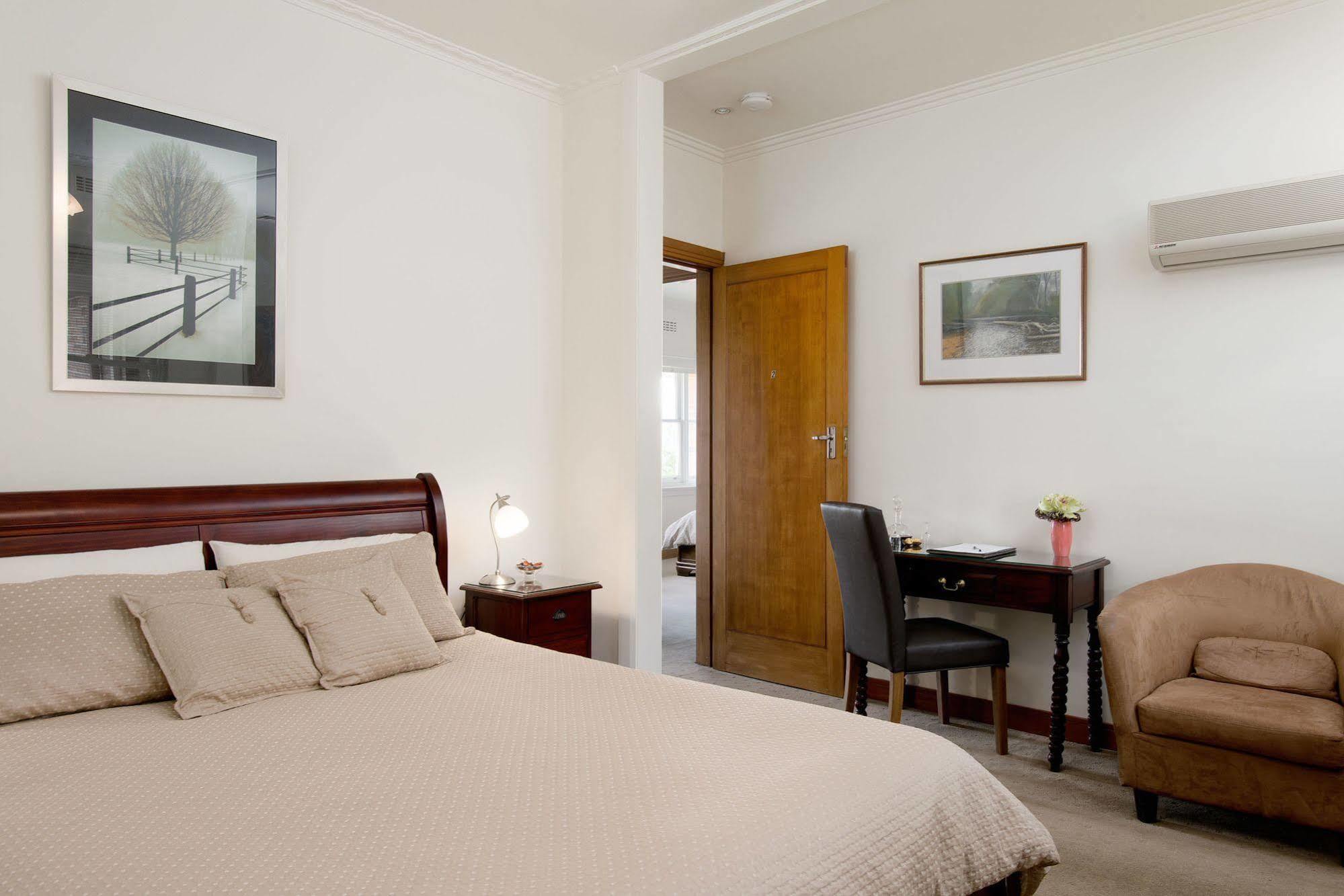 Riverside Trevallyn House B & B מראה חיצוני תמונה