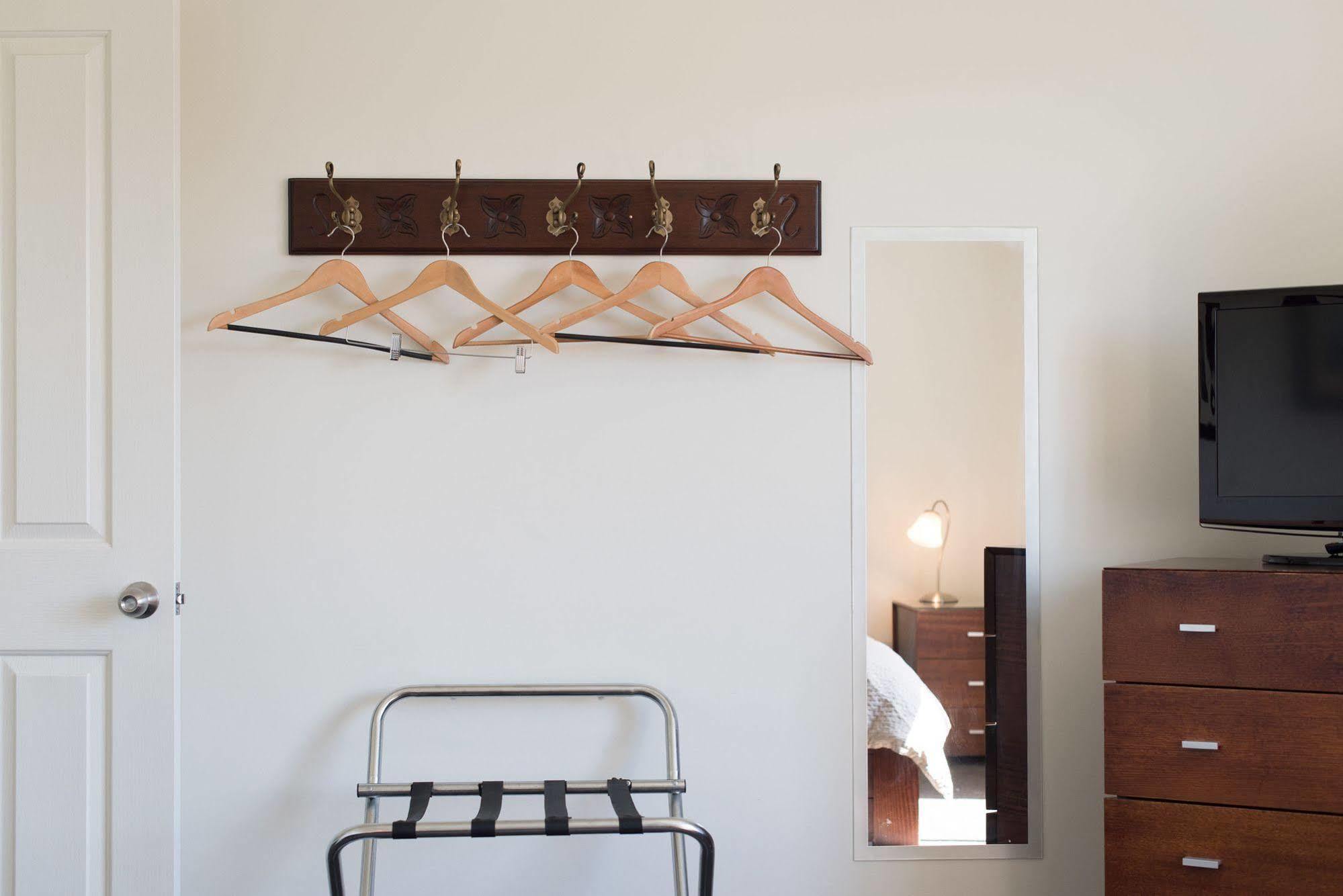 Riverside Trevallyn House B & B מראה חיצוני תמונה