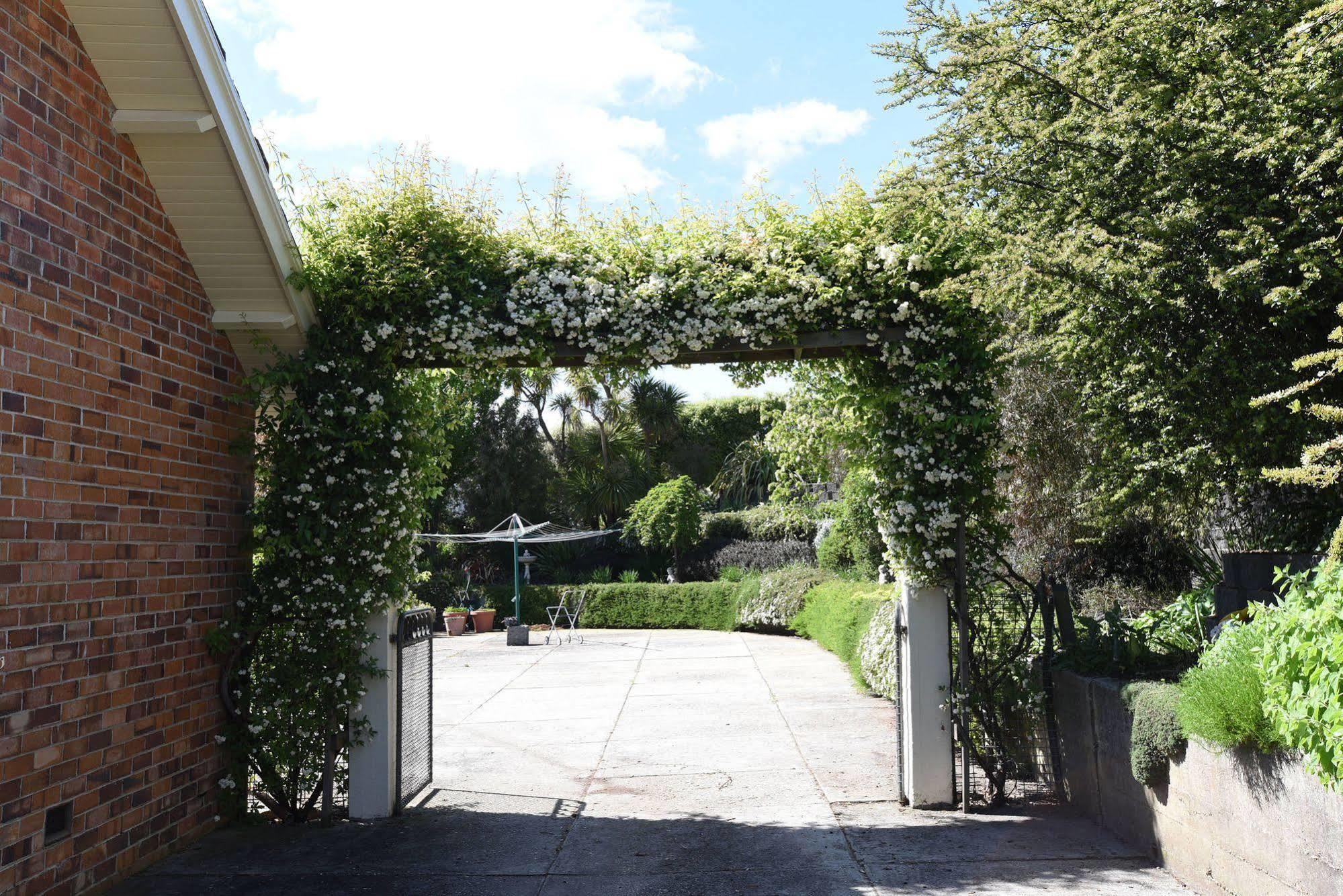 Riverside Trevallyn House B & B מראה חיצוני תמונה
